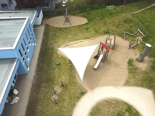 sonnensegel-kita-rutsche