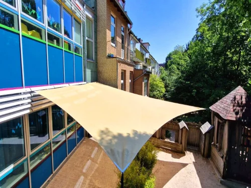 sonnensegel-kita-außengelände